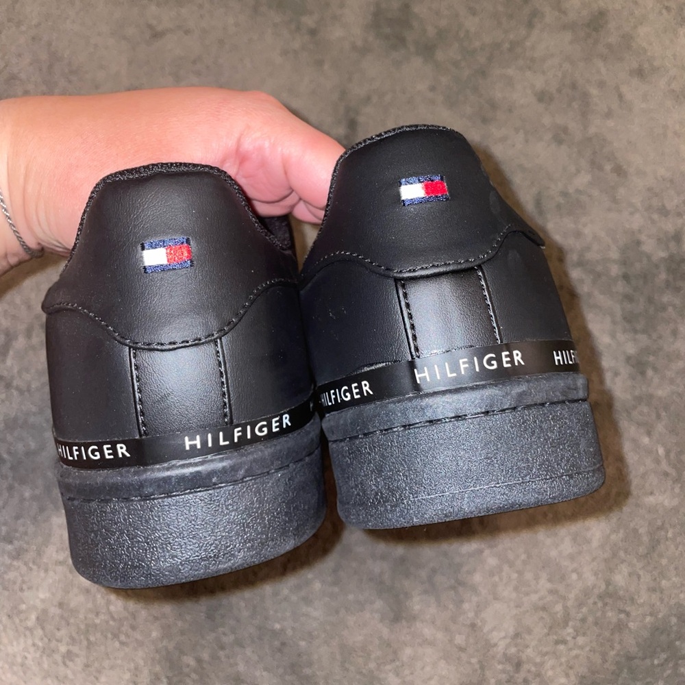 NOWT Tommy Hilfiger Black Pleather Sneakers Size 10.5 - Picture 4 of 5